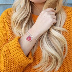 Bracelet à Breloques Rouge avec un Médaillon en Argent Sterling