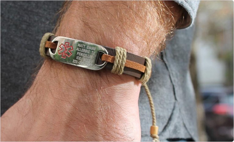 Gravure de bracelet d'identification médicale